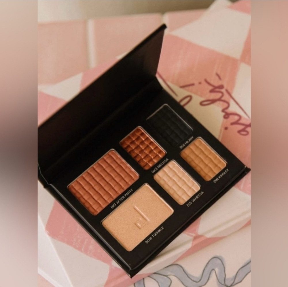 Doucce Freematic Eyeshadow Blush Highlighter Palette - Picture 2 of 2